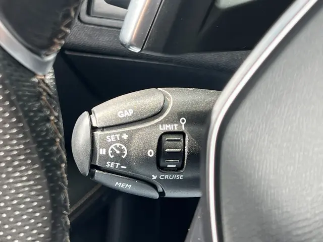 Peugeot 3008 1.6 e-THP GT Line 2018 Benzine 38