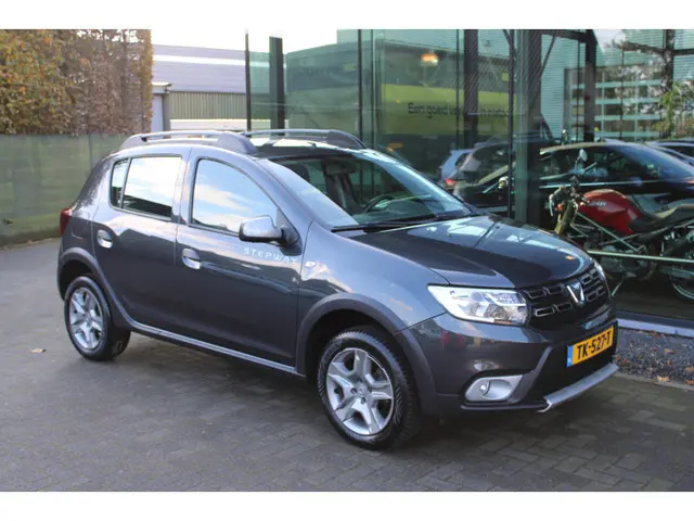 Dacia Sandero Stepway 0.9 TCe Laureate 2017 Benzine 8