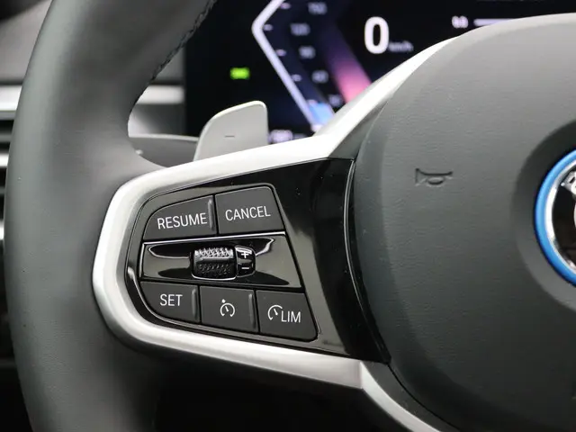 BMW 3 Serie Sedan 330e 2025 Hybride Benzine 23