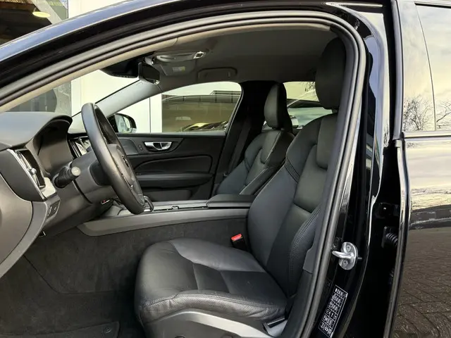 Volvo V60 Cross Country 2.0 B5 AWD 2022 Benzine 4