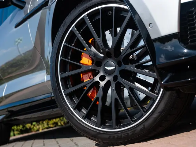 Aston Martin DBX 4.0 V8 707 2023 Benzine 12