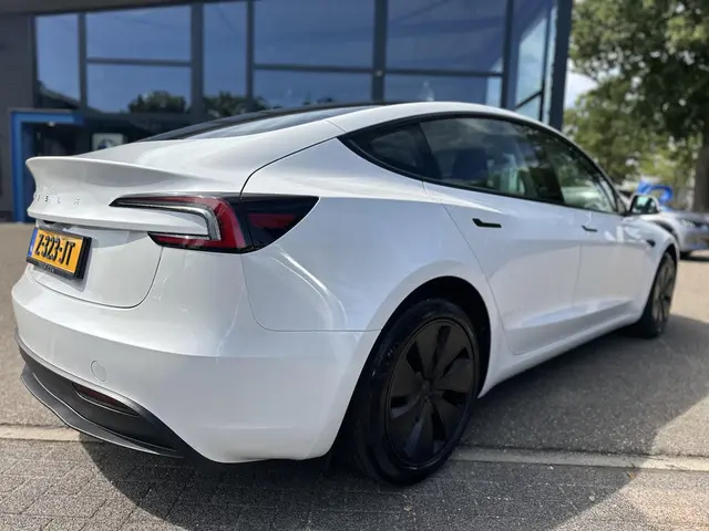 Tesla Model 3 RWD 60 kWh 2024 Elektrisch 7