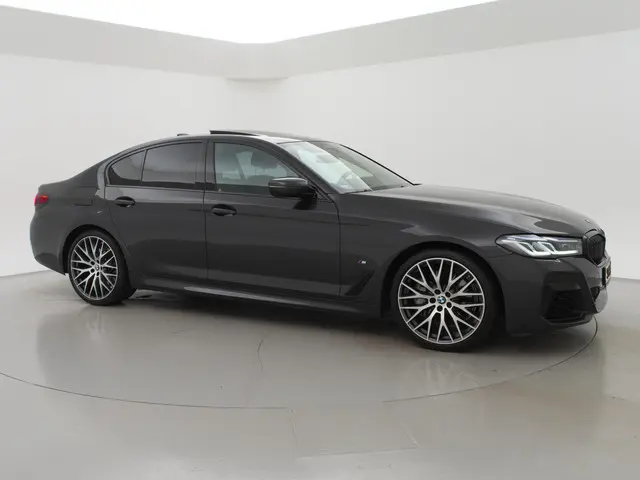 BMW 5 Serie 540i M-SPORT 2022 Benzine 26