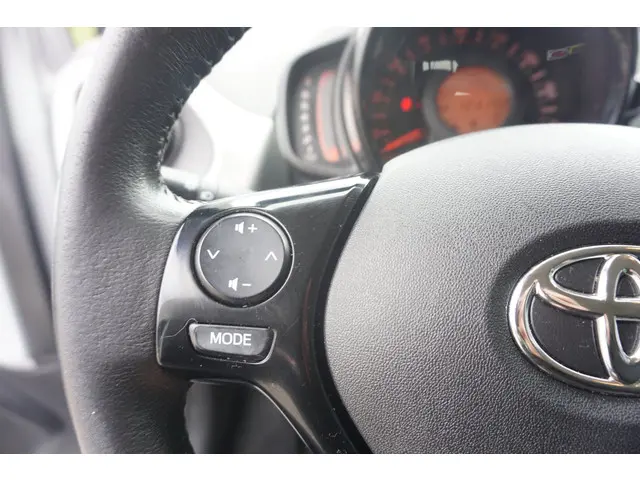 Toyota Aygo 1.0 VVT-i x-cite 2018 Benzine 8