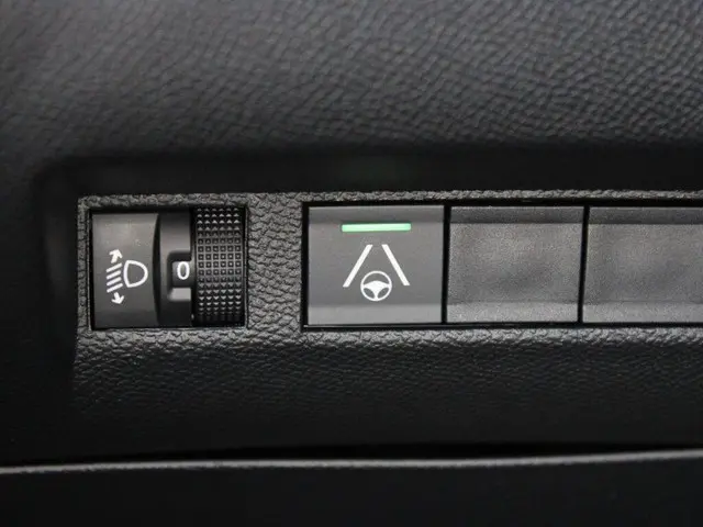 Peugeot 2008 1.2 Hybrid 110 Allure 2026 Hybride Benzine 12