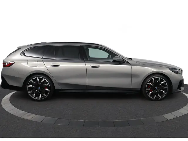 BMW 5 Serie Touring 550e xDrive 2025 Hybride Benzine 10