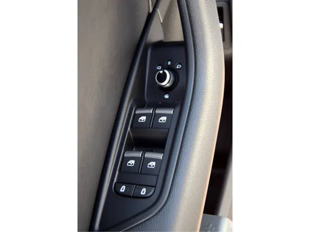 Audi A4 Avant 40 TFSI quattro S edition 2022 Benzine 35