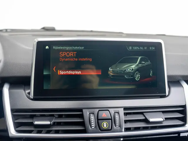 BMW 2 Serie Active Tourer 220i 2018 Benzine 31