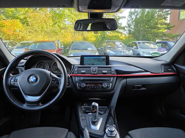 BMW 3 Serie Touring 316i Executive Sport 2013 Benzine 8