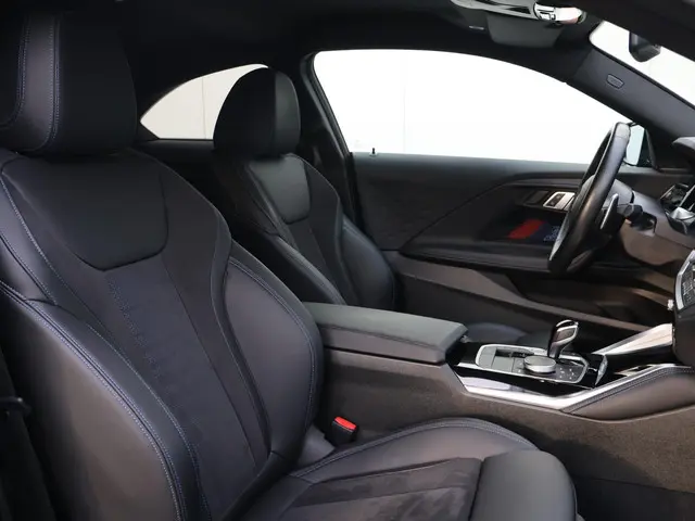 BMW 2 Serie Coupé M240i xDrive 2022 Benzine 17