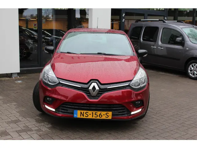 Renault Clio 0.9 TCe Limited 90 pk 2017 Benzine 2