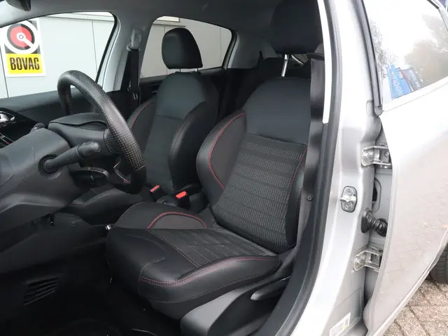 Peugeot 208 1.2 PureTech GT-line Automaat 2018 Benzine 6