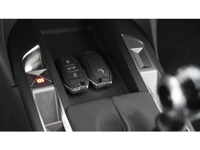DS DS 3 Crossback PureTech 100 Montmartre 2022 Benzine 12
