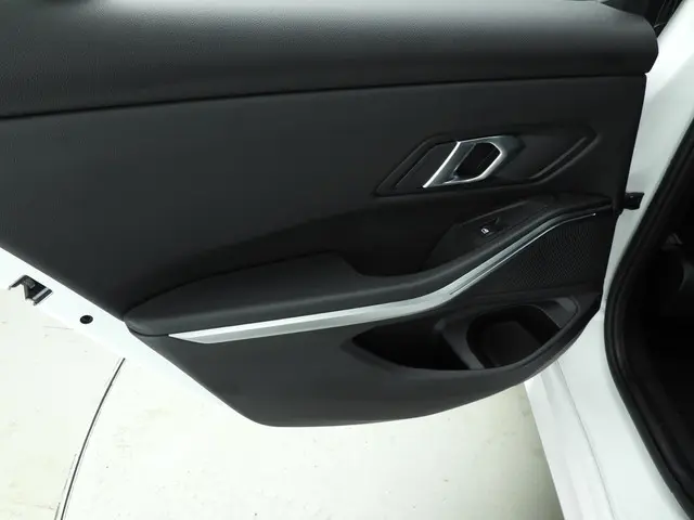 BMW 3 Serie Sedan 318i 2025 Benzine 17