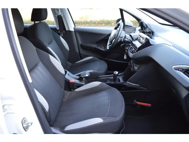 Peugeot 2008 1.2 VTi Access automaat 2014 Benzine 16