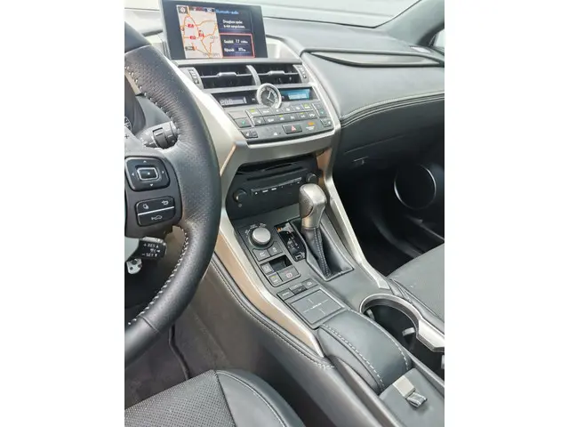 Lexus NX 300h AWD F Sport Line 2015 Hybride Benzine 4