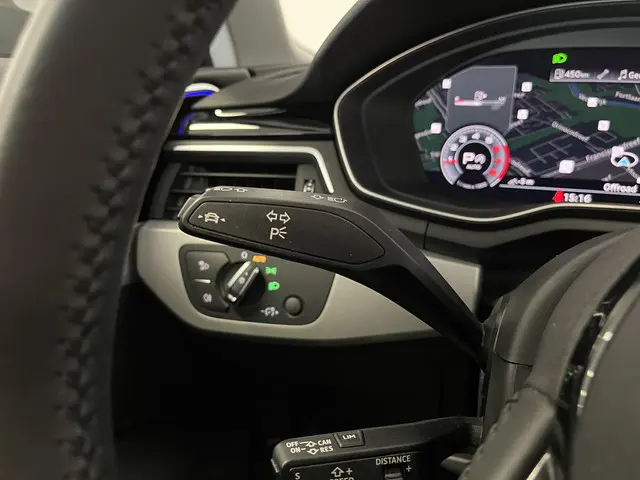 Audi A4 Avant 35 TFSI Launch edition 2020 Benzine 33