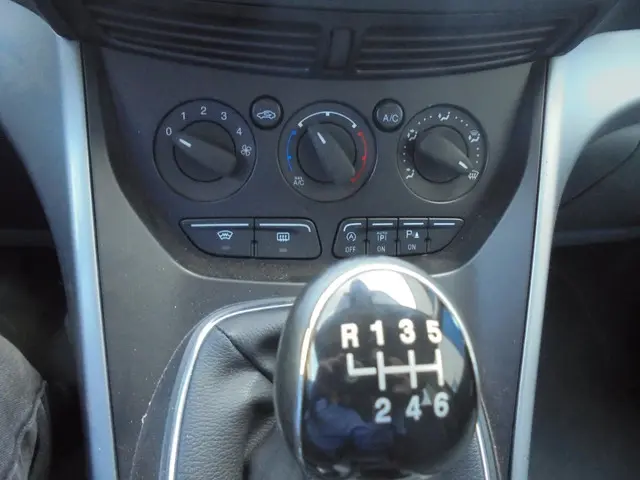 Ford C-MAX 1.0 Titanium APK TREKHAAK 2013 Benzine 35