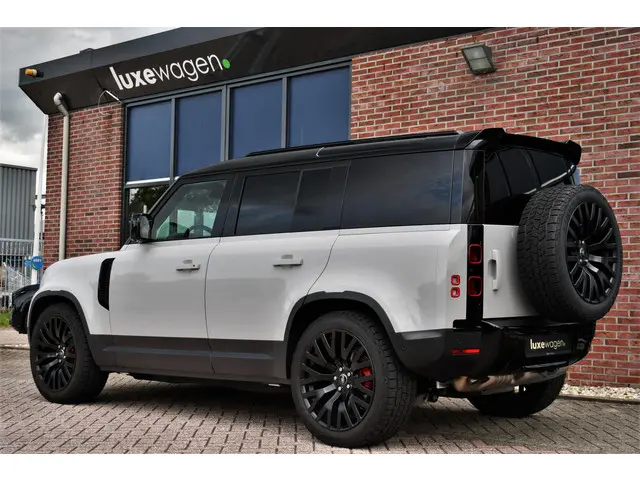 Land Rover Defender 110 3.0 D250 2023 Diesel 6