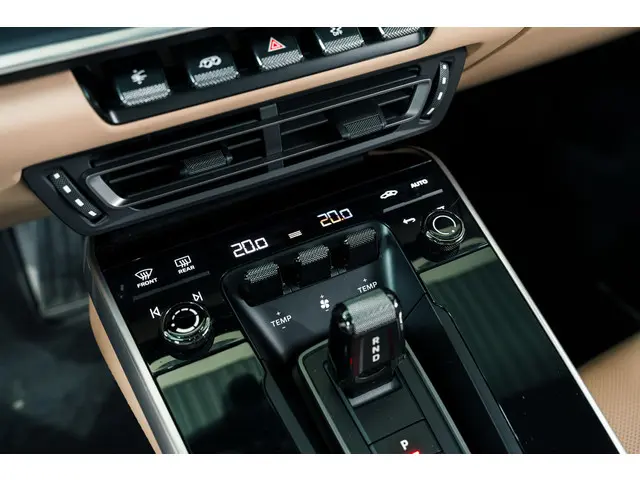 Porsche 911 Turbo S 2023 Benzine 37