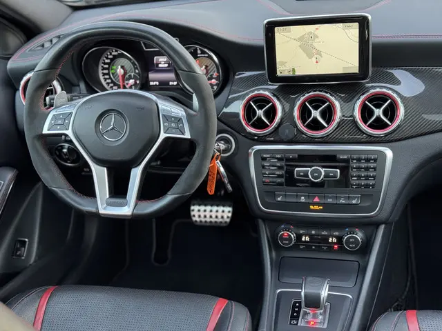 Mercedes-Benz GLA AMG 45 4MATIC 2014 Benzine 14