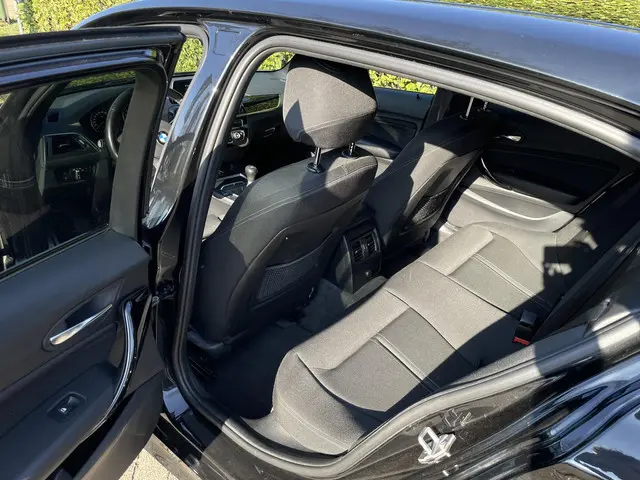 BMW 1 Serie 116i High Executive 2019 Benzine 15