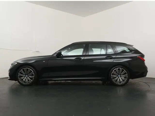 BMW 3 Serie Touring 318i Business Edition 2021 Benzine 12