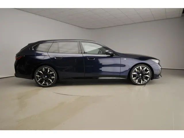 BMW 5 Serie Touring 550e xDrive 2026 Hybride Benzine 4