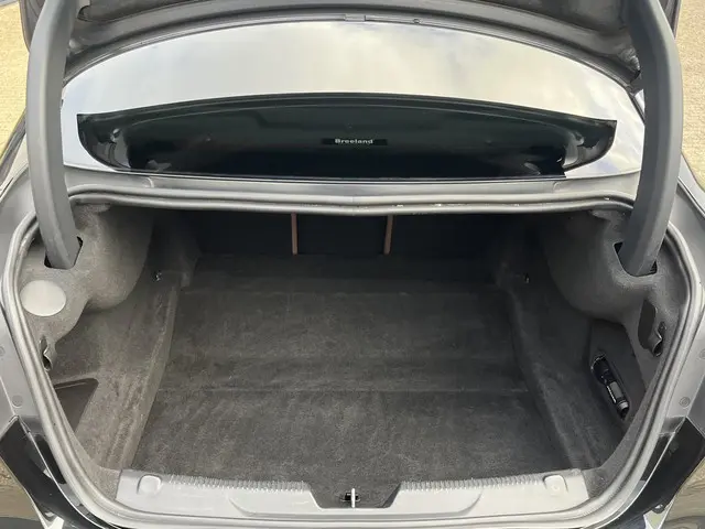 Jaguar XE 2.0 Portfolio 2015 Benzine 26