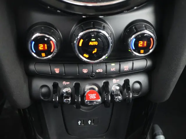 MINI Cooper MINI 1.5 136PK AUT. PEPPER 2018 Benzine 17
