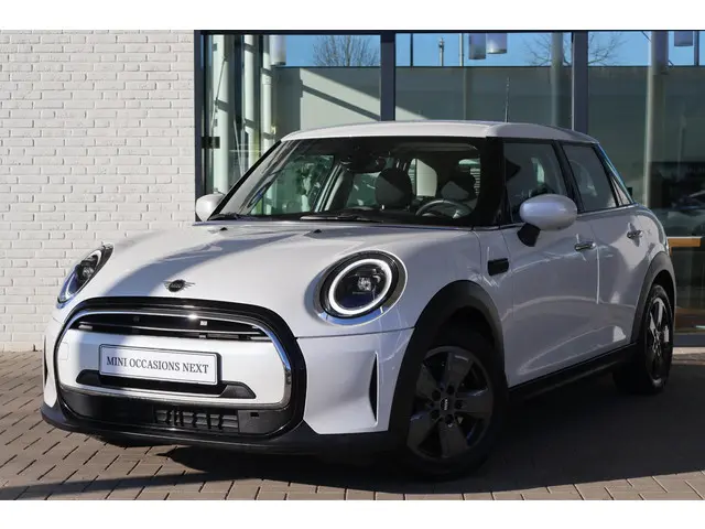 MINI 5-Deurs 1.5 Cooper Classic 2024 Benzine 22
