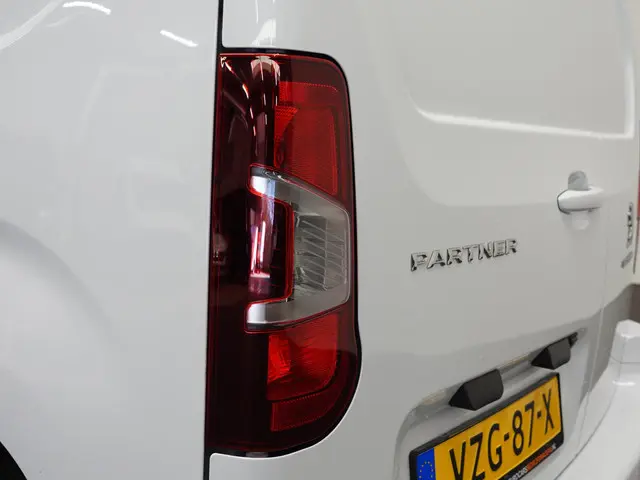 Peugeot Partner 100pk L1 2023 Diesel 9