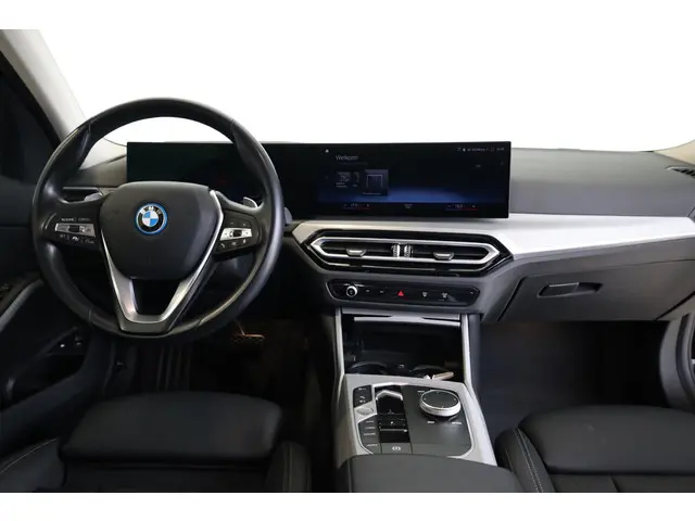 BMW 3 Serie Touring 320e 2023 Hybride Benzine 10