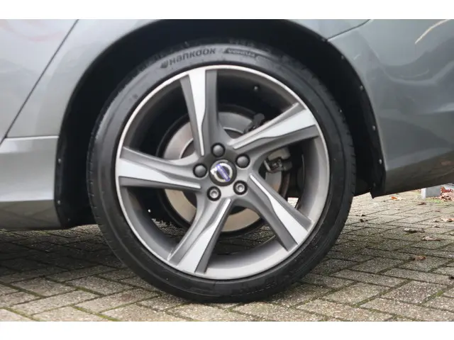 Volvo V60 1.5 T3 R-Design 2016 Benzine 33
