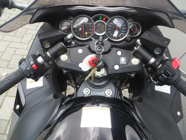 Suzuki GSX R 1300 Hayabusa 2015 Benzine 15
