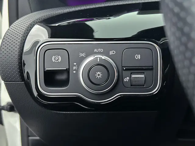 Mercedes-Benz A-Klasse 180 Premium Plus 2021 Benzine 34
