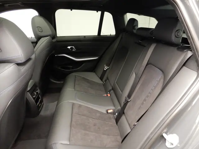 BMW 3 Serie Touring 320i 2024 Benzine 8