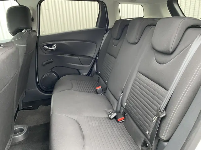 Renault Clio Estate 0.9 TCe Limited 2017 Benzine 7