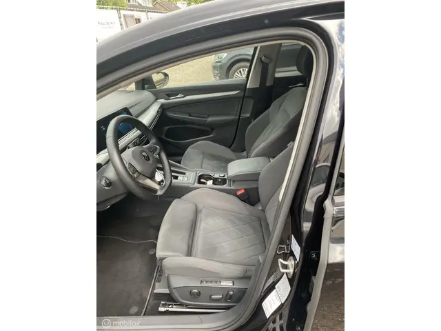 Volkswagen Golf 1.0 eTSI Life Business 2023 Benzine 10