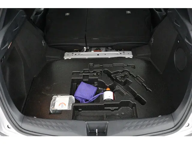 Toyota C-HR 1.8 Hybrid Bi-Tone 2018 Hybride Benzine 34