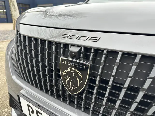 Peugeot 2008 1.2 Hybrid 145 PK GT 2025 Hybride Benzine 41