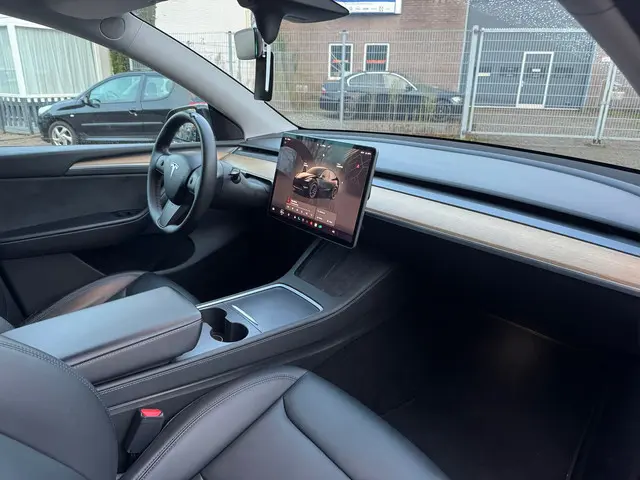 Tesla Model Y Performance AWD 75 kWh 2022 Elektrisch 13