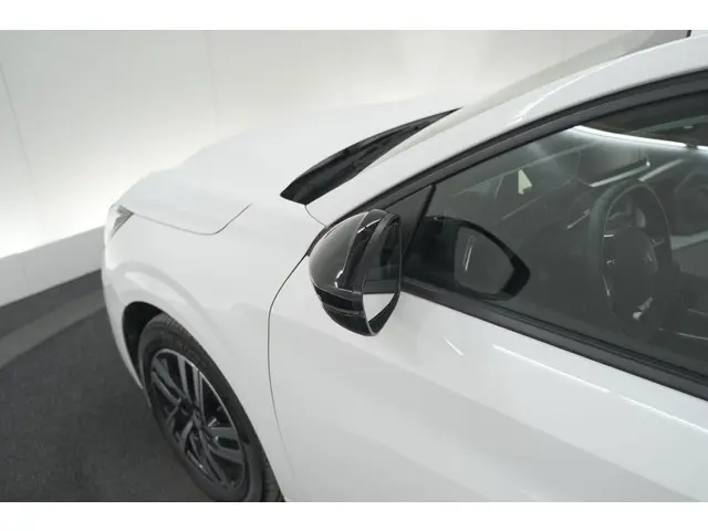 Peugeot 208 PureTech 100 Allure Pack 2023 Benzine 17