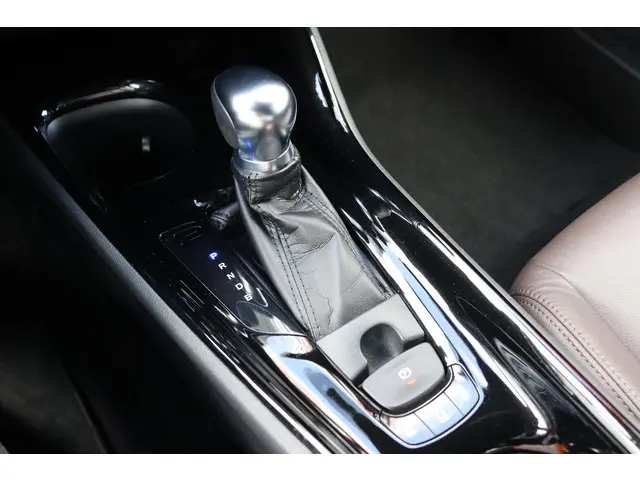 Toyota C-HR 1.8 Hybrid Executive 2019 Hybride Benzine 34