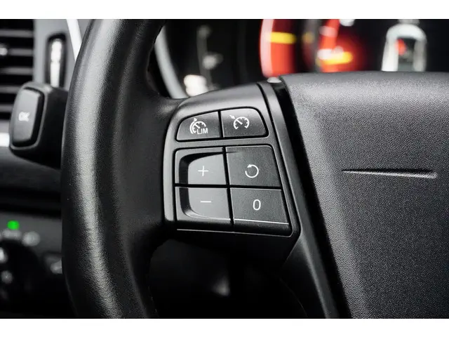 Volvo V40 2.0 T3 153 pk NORDIC BUSINESS 2018 Benzine 37