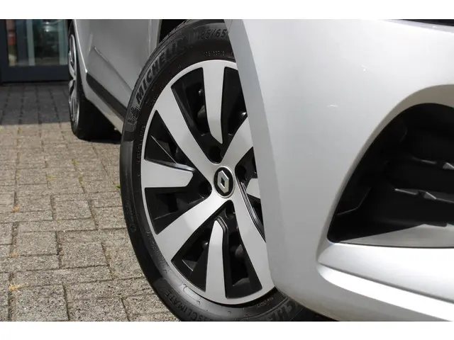Renault Clio TCe 90 Equilibre 2023 Benzine 10