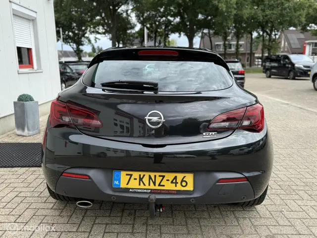 Opel Astra GTC 1.4 Turbo Design Edition 2013 Benzine 17