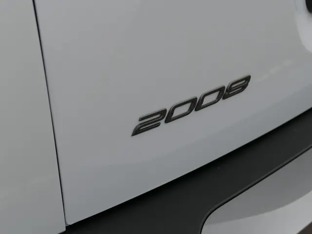 Peugeot 2008 1.2 Hybrid 145 Allure 2025 Hybride Benzine 38