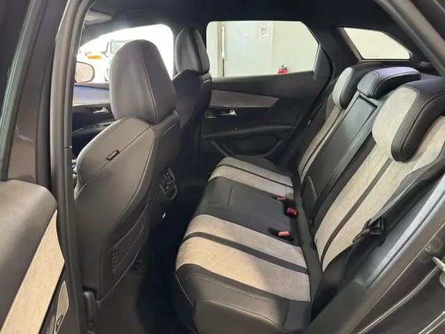 Peugeot 3008 1.6 HYbrid4 300 GT 2021 Hybride Benzine 13