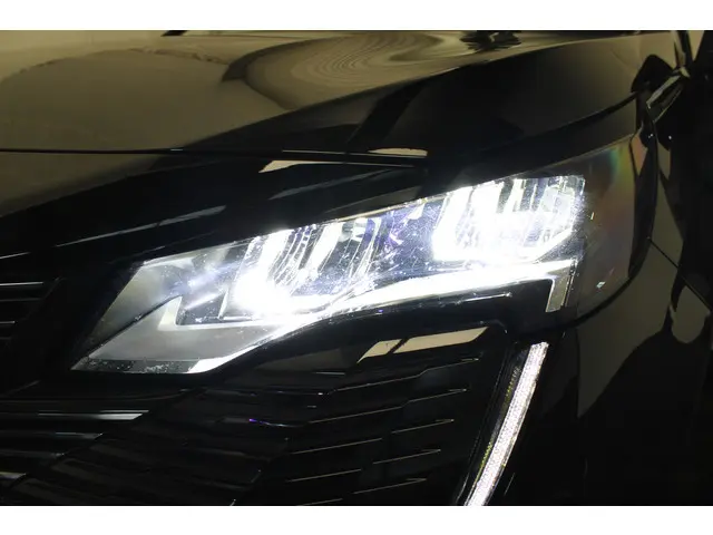 Peugeot 5008 1.2 PureTech Allure Pack 2022 Benzine 19